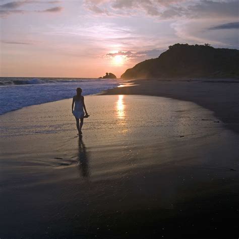 pajas en la playa|Amor al desnudo en Zipolite, la playa nudista de México.